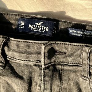 Hollister high rise jeans juniors size 5/ 27 distressed bottoms and has stretch